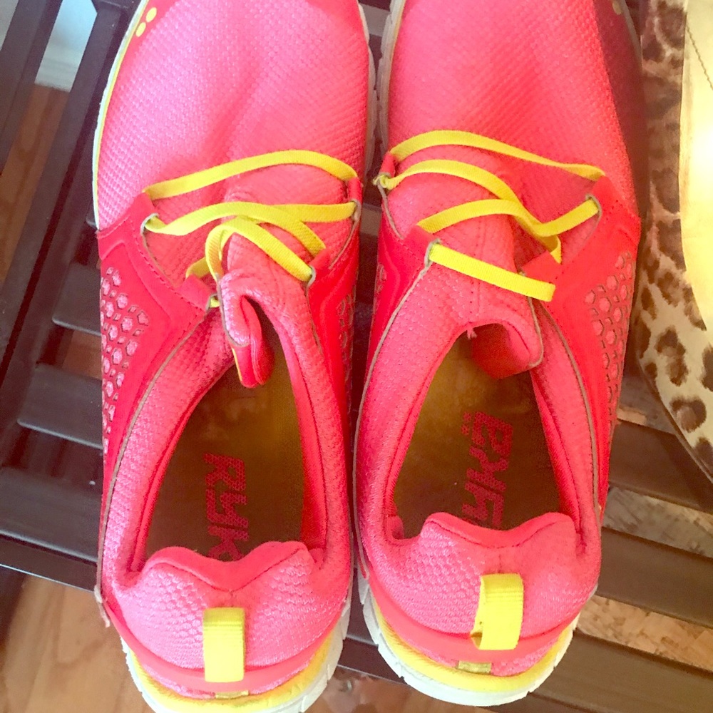 Ryka pull-on Dash waking shoes